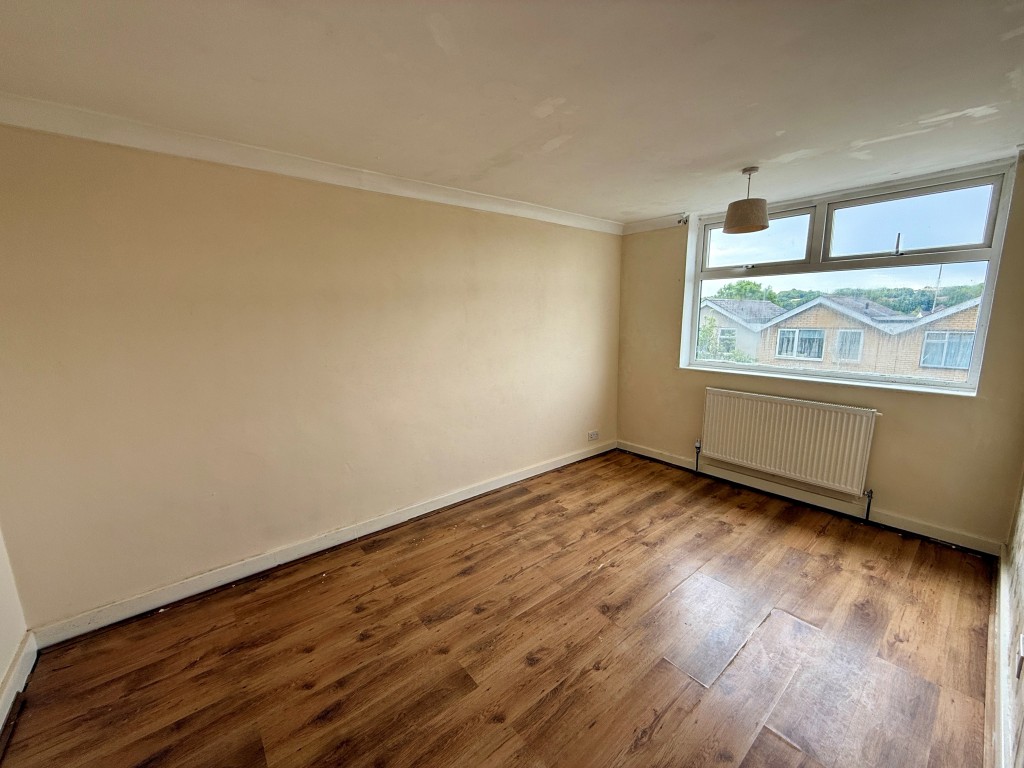 Lot: 127 - THREE-BEDROOM HOUSE FOR IMPROVEMENT - Bedroom two
